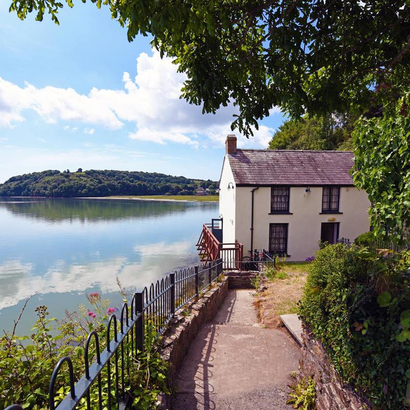 Beth sydd ymlaen yn Sir Gaerfyrddin